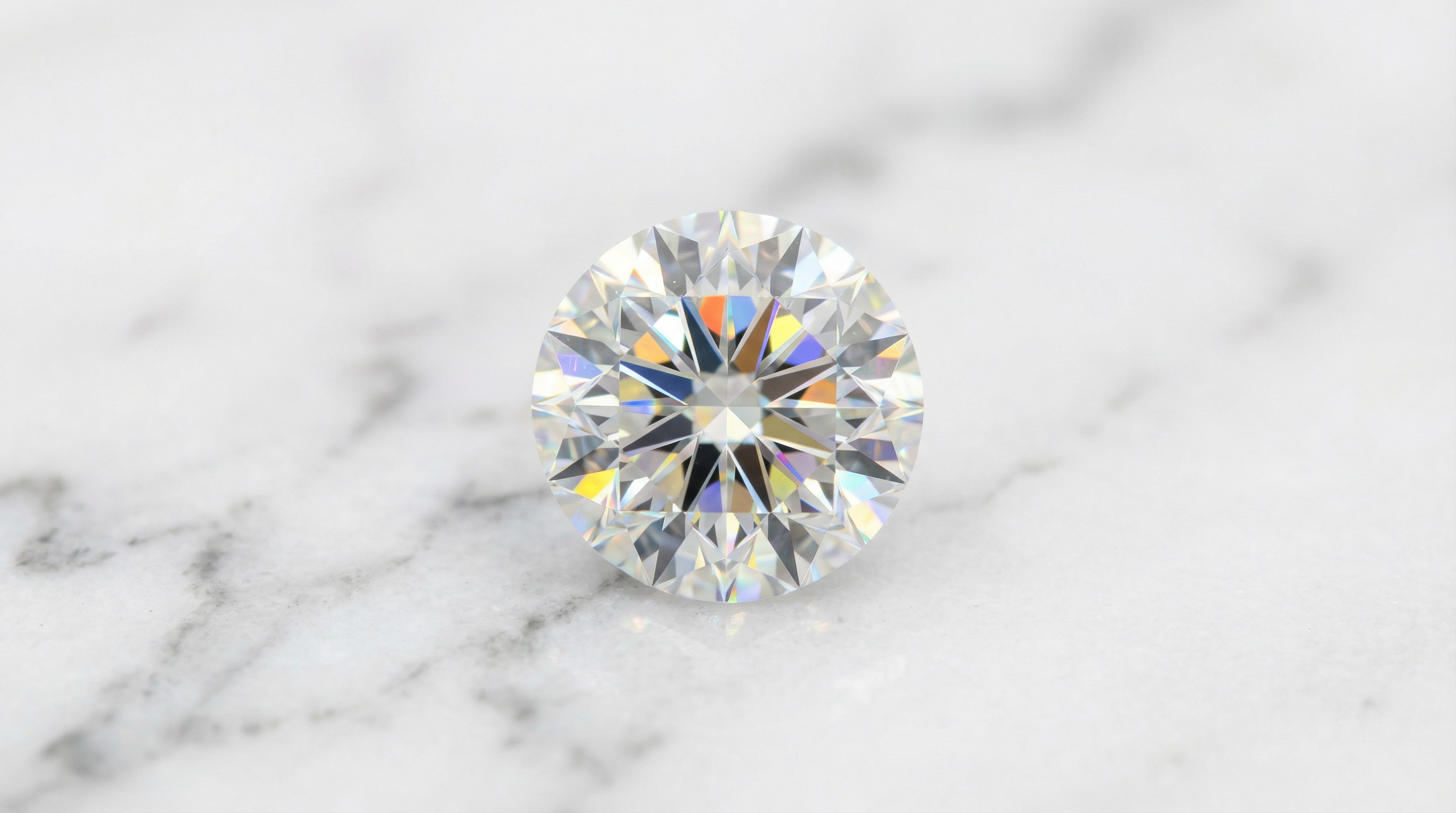 Round brilliant lab grown diamonds wholesale — loose stones on display at Guru Diam