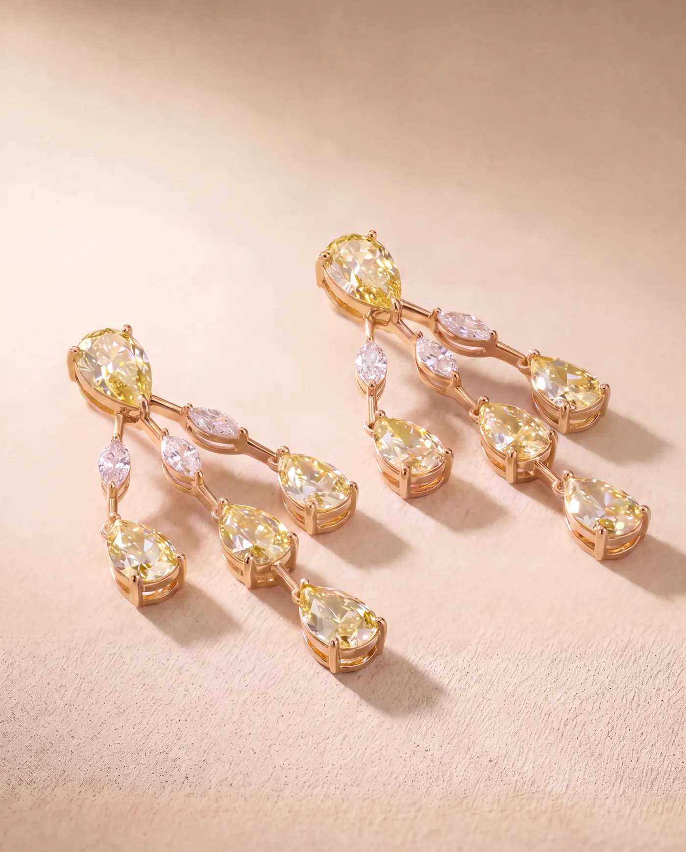 Ear drops in 14K yellow gold