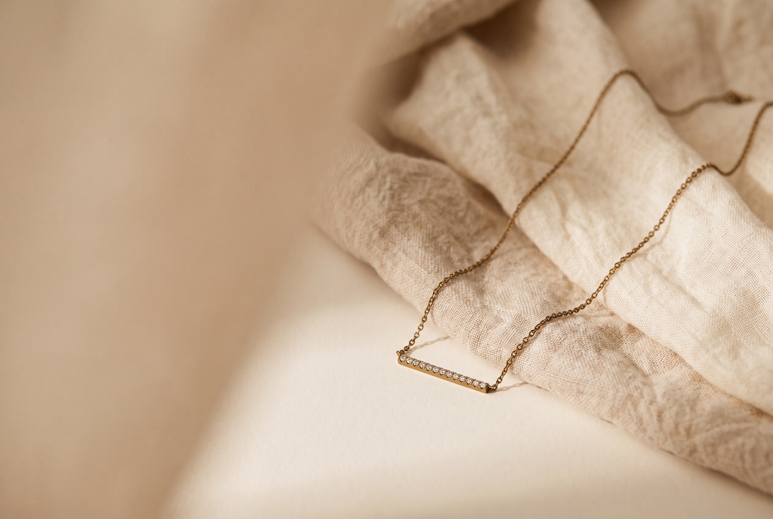 Diamond Bar Necklaces: A Trade Sourcing Guide
