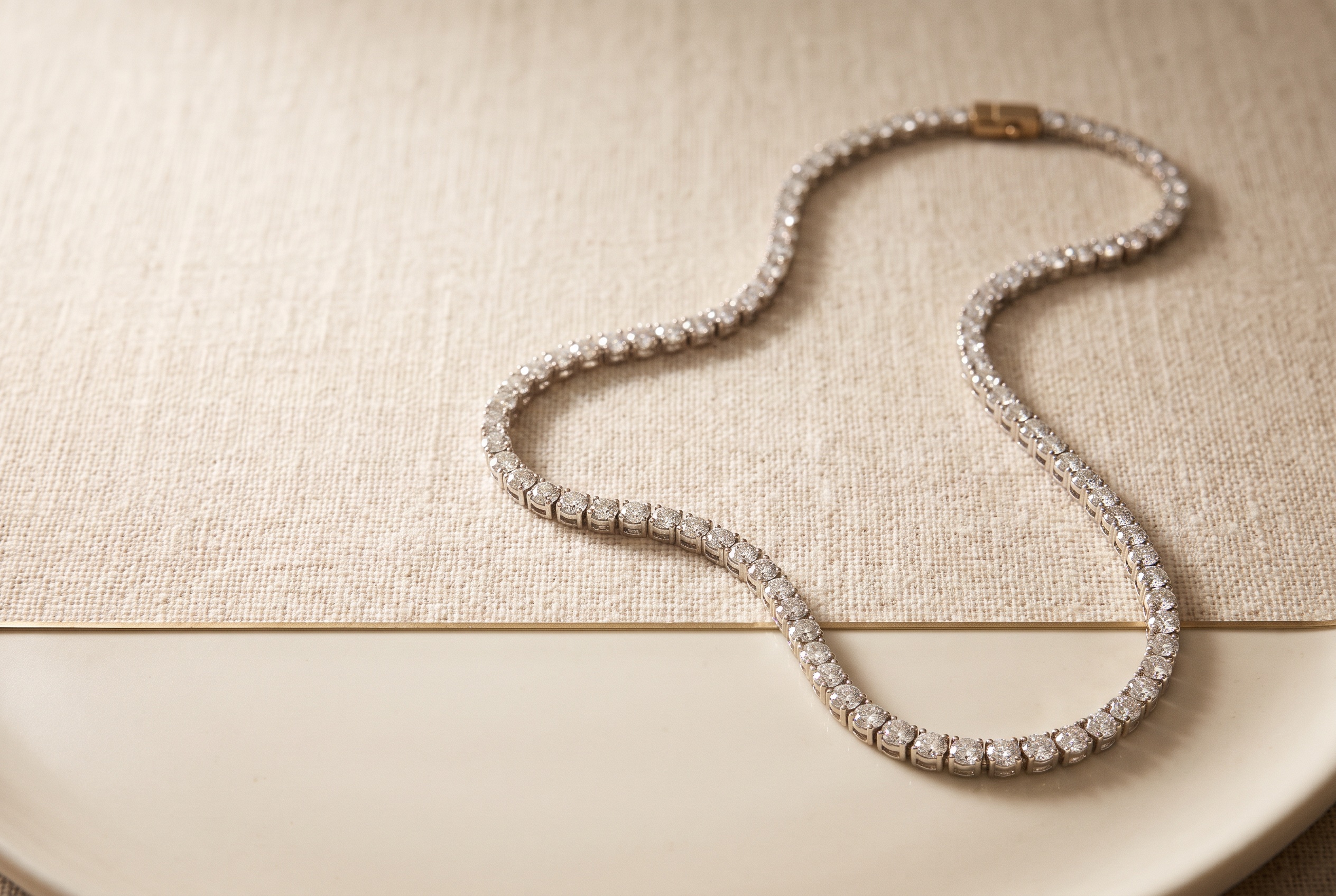 Diamond Tennis Necklaces: Sourcing Guide