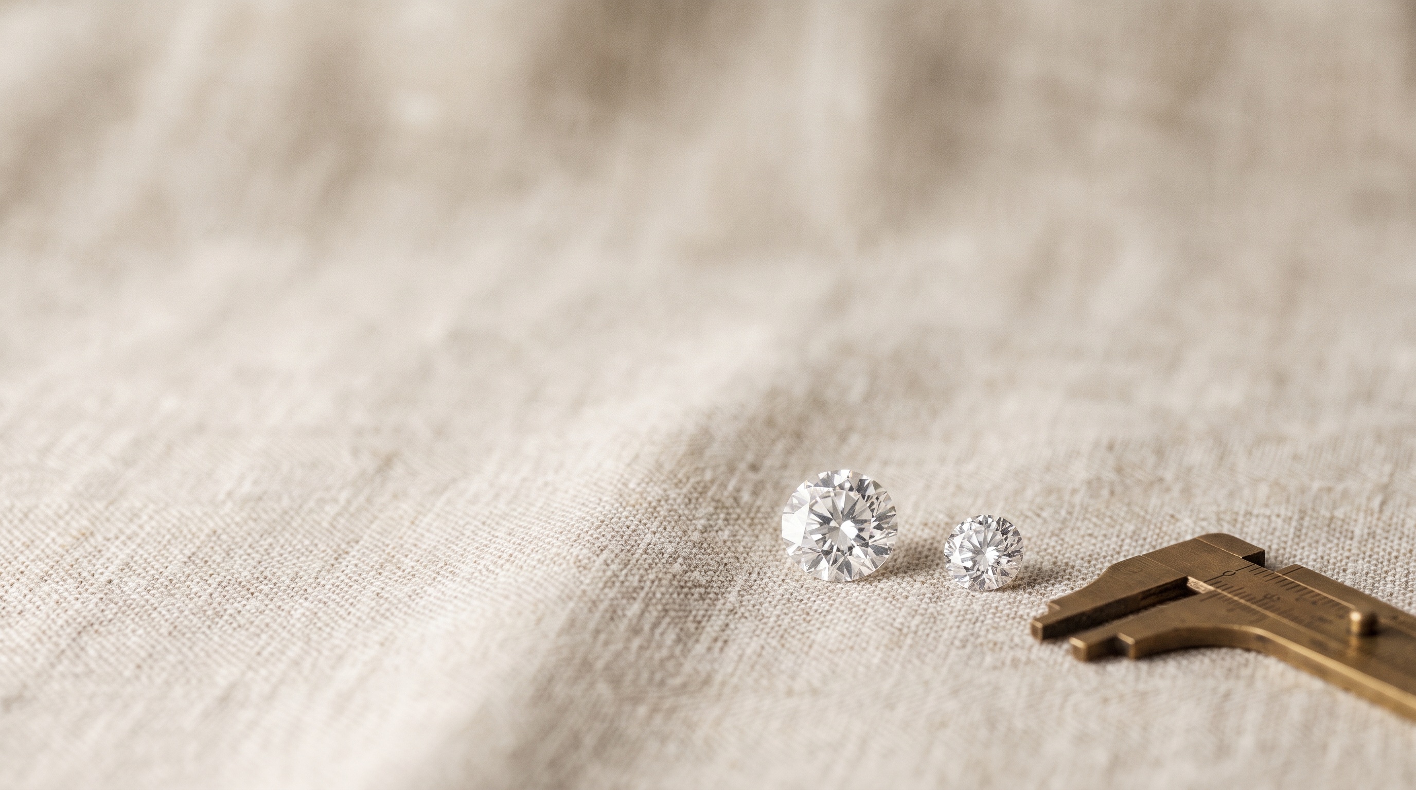 1 Carat vs 2 Carat Diamond: Price Guide