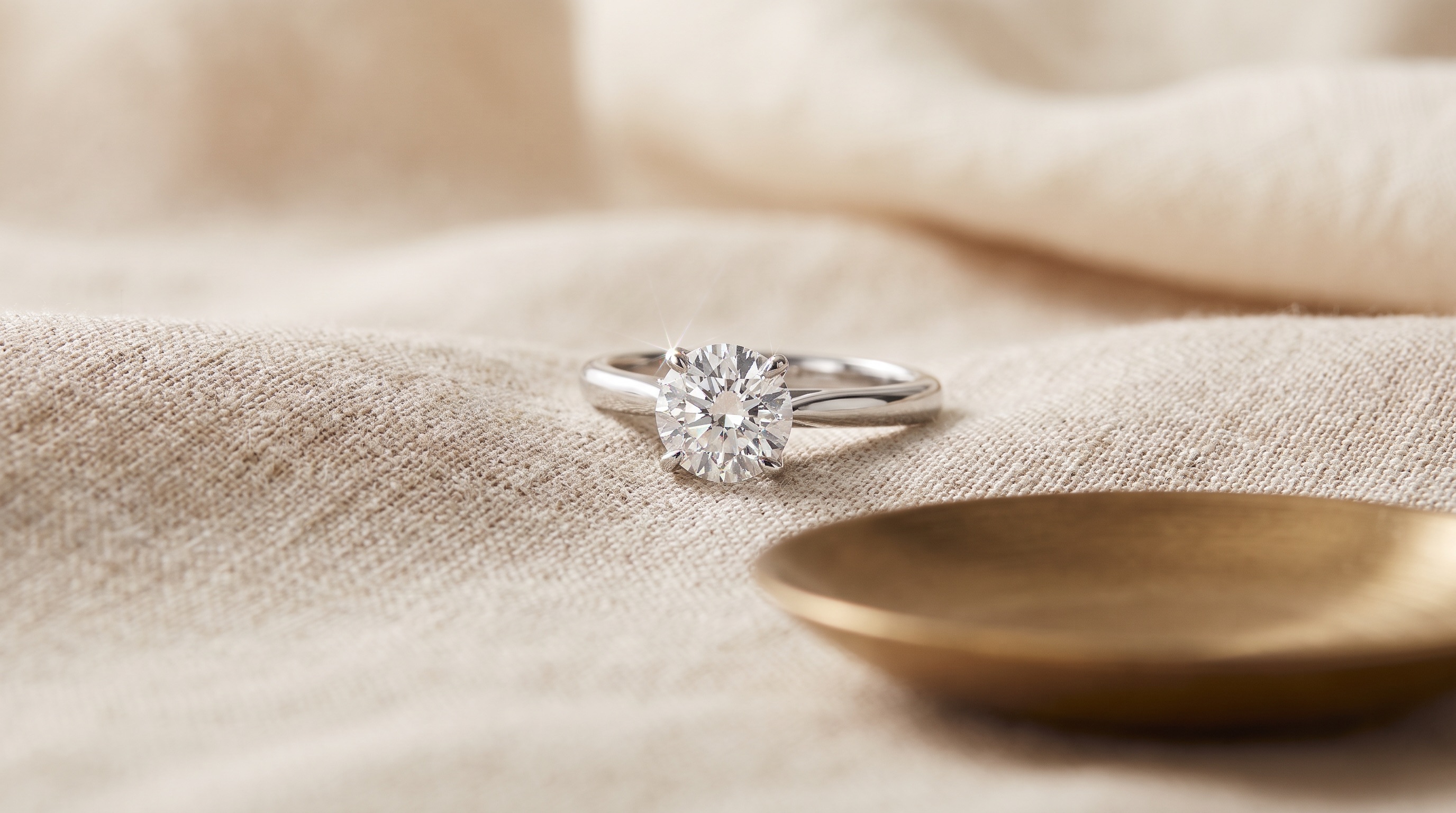 What Is a Prong Setting?